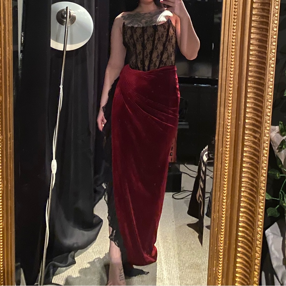 Miss Circle - Lace Velvet Corset Dress - Picture 2 of 5